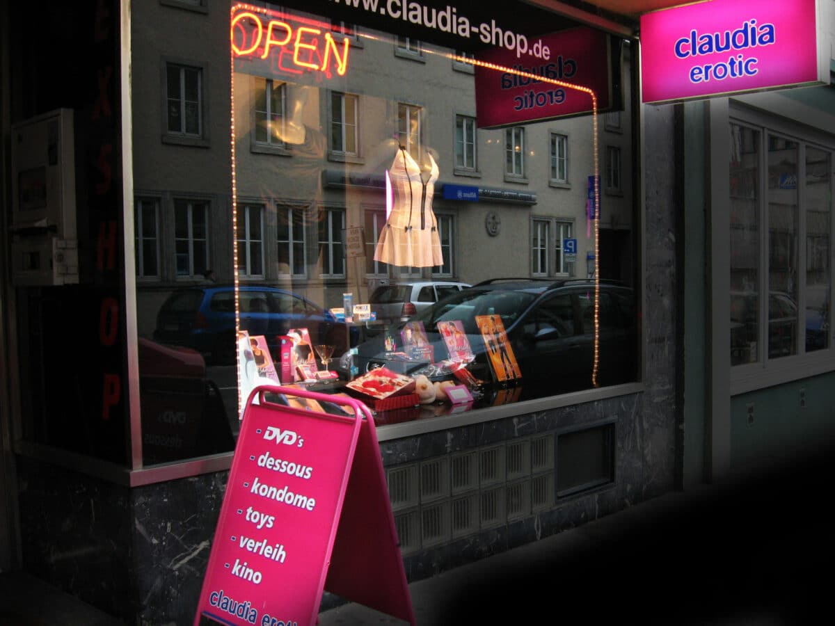 Gay kino in Würzburg Claudia erotic