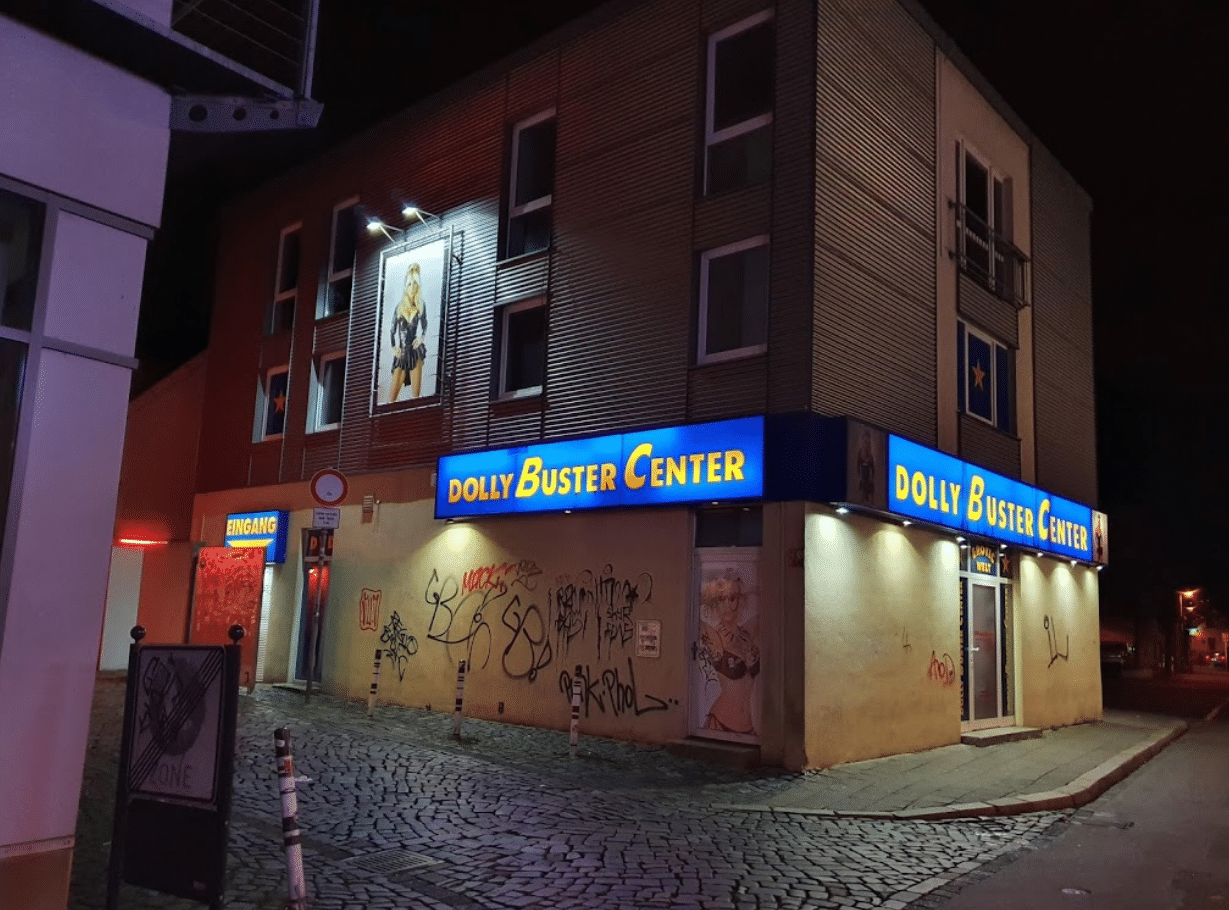 Dolly Buster Center ? Das Sex Kino für jeden Mann - Planet-Randy.com