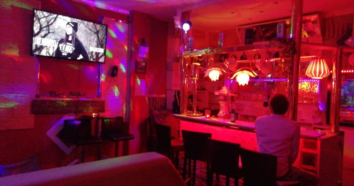 Bei Niki Gay Bar in Berlin