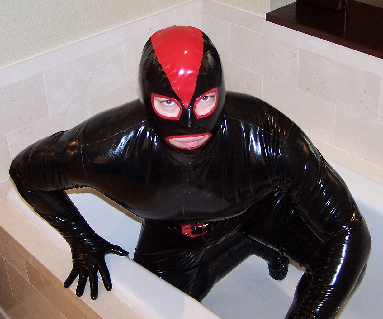 Latex bondage geschichten